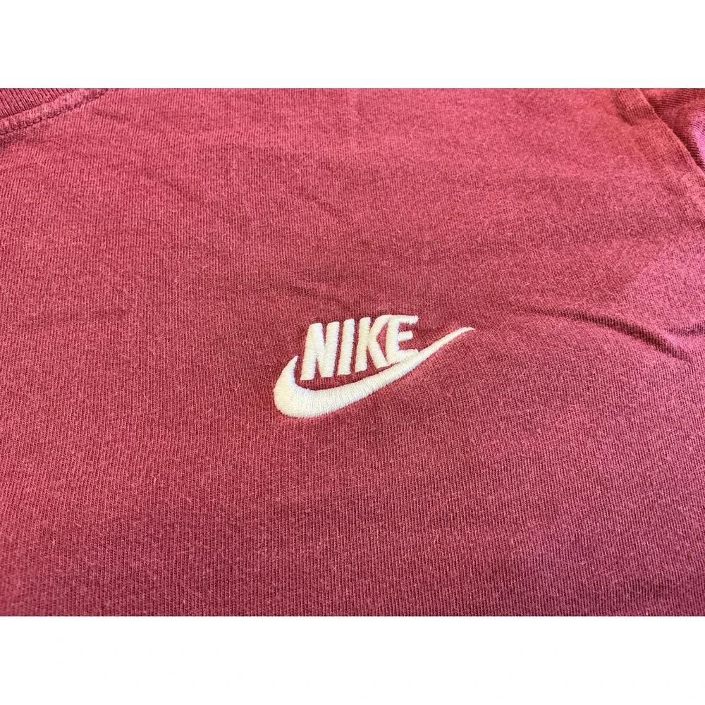 Nike T-Shirt Burgundy Maroon Embroidered Futura Logo Size L AR4997-682